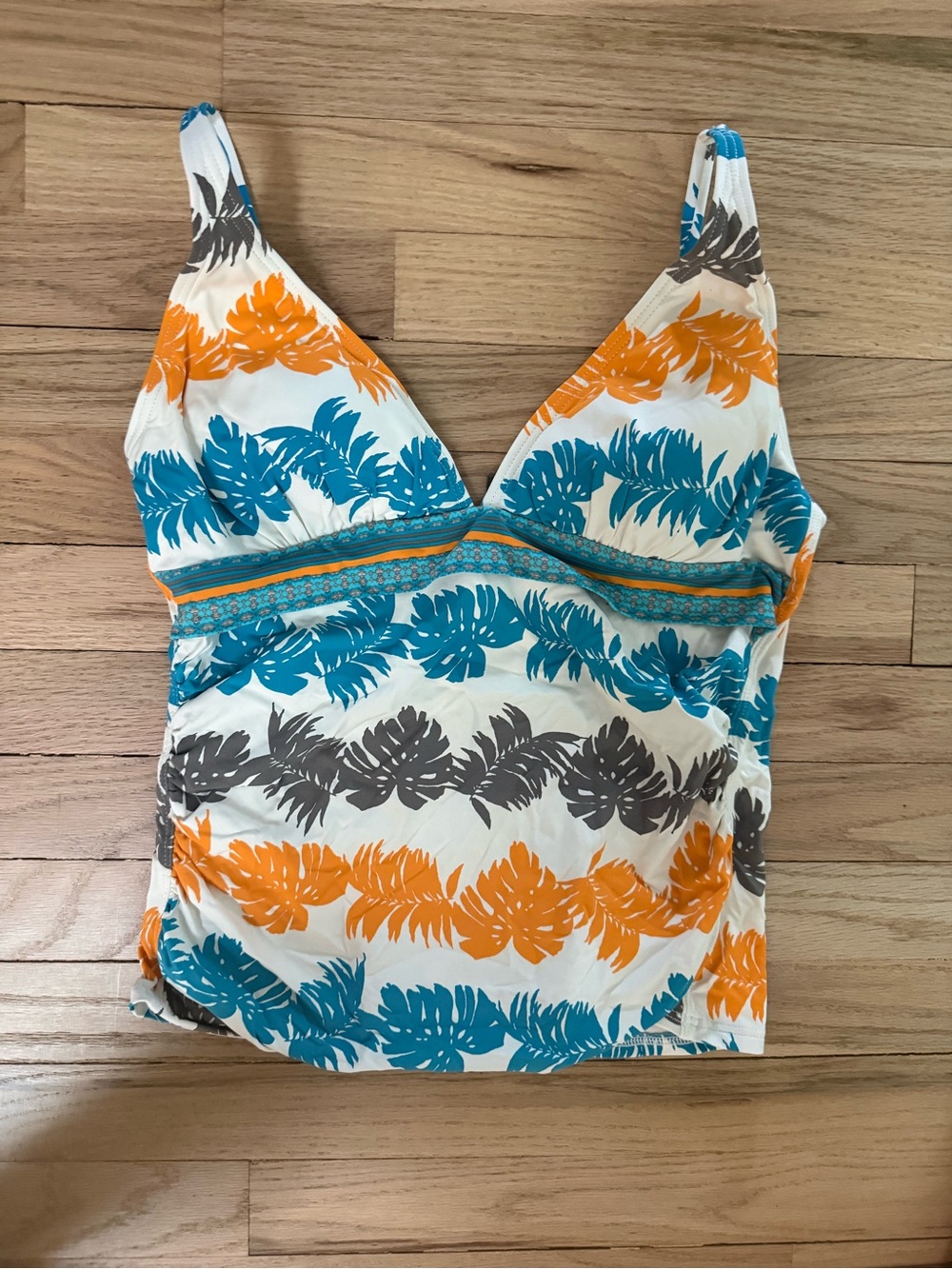 Tommy Bahama Tropical Leaf V-Neck Swim Tank in Blue, Orange & Gray Sz M
Like New